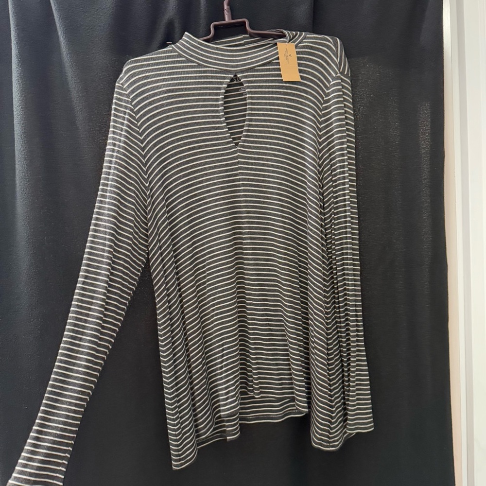 AEO Striped gray and White Top